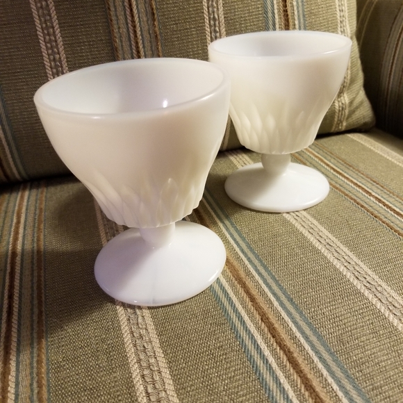 Vintage milk glass goblets - Picture 3 of 3